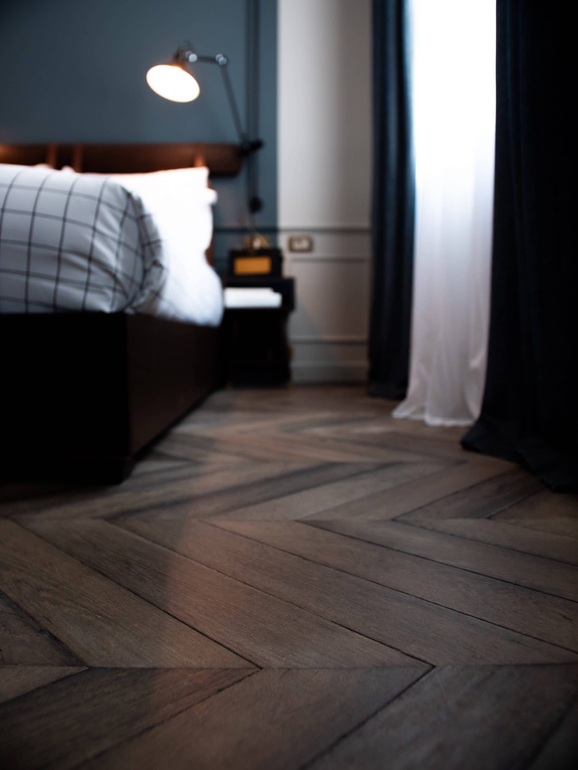 Comment nettoyer un parquet en bois très sale ?